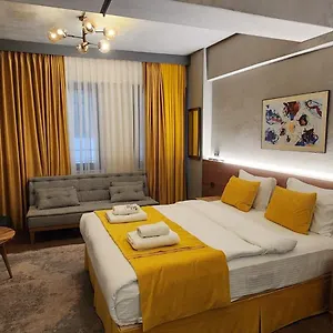 Aleksandr Pera Hotel